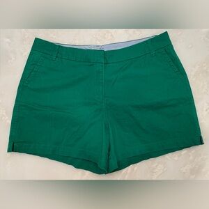 Crown & Ivy Caroline 5” Short in “Lamar Green” Sz. 16